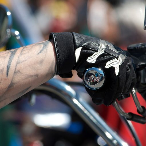 5 Reasons to Always Wear Motorcycle Gloves