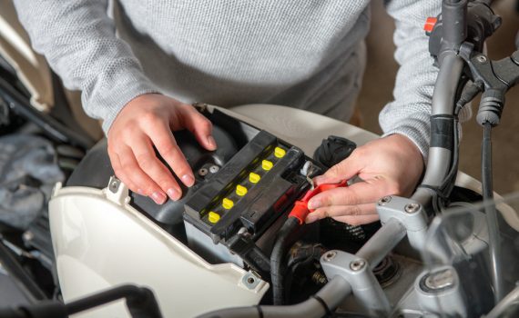 How to charge a motorcycle battery